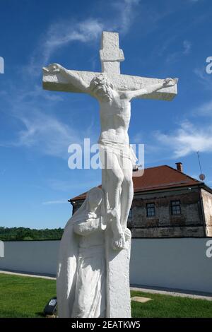 Die Kreuzigung, die Jungfrau Maria unter dem Kreuz in der Kirche der Himmelfahrt der Jungfrau Maria in Gora, Kroatien Stockfoto