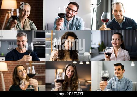 Mann Trinkt Wein In Video-Konferenz Stockfoto