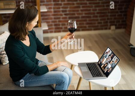 Virtuelle Weinprobe Dinner Event Online Stockfoto