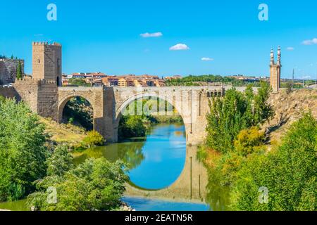 Alcantara Brücke über den Fluss Tajo in Toledo, Spanien Stockfoto