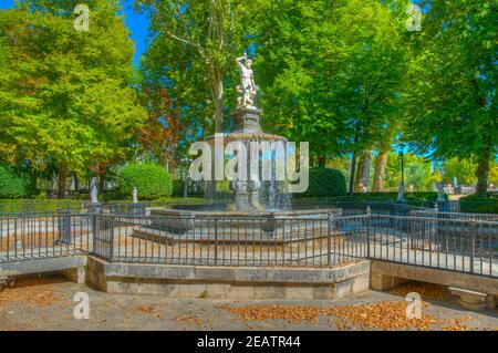 Brunnen bei den Gärten des königlichen Palastes von Aranjuez, Spanien Stockfoto