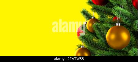 Nahaufnahme von Kugeln auf weihnachtsbaum. Gelber Hintergrund. Neujahrskonzept. 3D Rendering-Illustration. Stockfoto