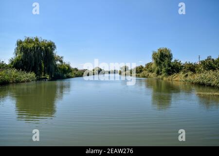 Poltawa Yerik. Landschaft, Fluss, Wasser und Bäumen. Stockfoto