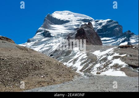 Berge des Himalaya, junge schöne hohe Berge Tibets. Stockfoto