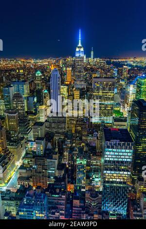 Blick auf die Innenstadt von der Spitze des Felsens aus gesehen (Aussichtsplattform Am Rockefeller Center) Stockfoto