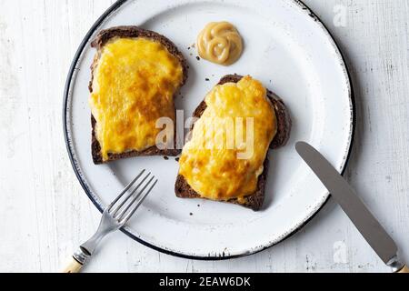 englischer Pub grub welsh Rarebit Käse Sauce Toast Stockfoto