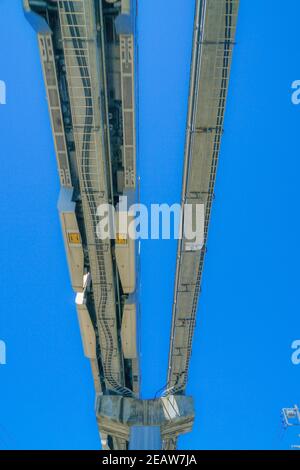 Tama City Monorail Line und Sunny Stockfoto