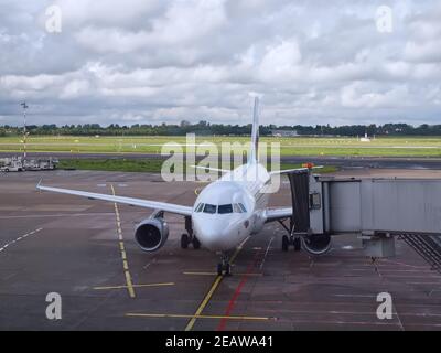 Catering Lufthansa Eurowings Flugzeug am Flughafen Düsseldorf International Stockfoto