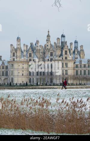 Frankreich, Loir-et-Cher (41), Chambord (UNESCO-Weltkulturerbe), königliche Burg der Renaissance, nach dem Schneefall Stockfoto