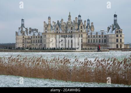 Frankreich, Loir-et-Cher (41), Chambord (UNESCO-Weltkulturerbe), königliche Burg der Renaissance, nach dem Schneefall Stockfoto