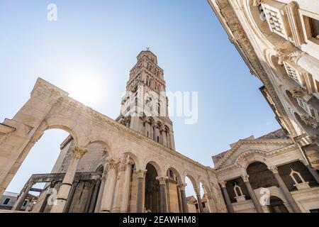 Ansicht der Kathedrale von St. Domnius im Diokletian Palast in Split Kroatien Stockfoto