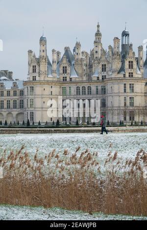 Frankreich, Loir-et-Cher (41), Chambord (UNESCO-Weltkulturerbe), königliche Burg der Renaissance, nach dem Schneefall Stockfoto