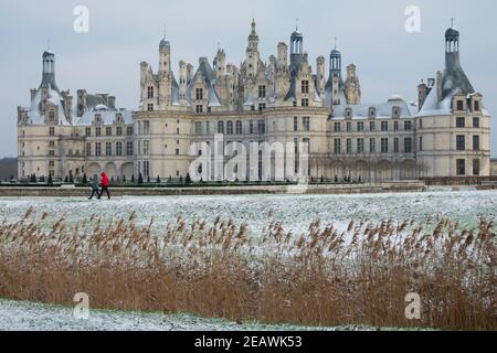 Frankreich, Loir-et-Cher (41), Chambord (UNESCO-Weltkulturerbe), königliche Burg der Renaissance, nach dem Schneefall Stockfoto