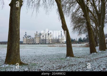 Frankreich, Loir-et-Cher (41), Chambord (UNESCO-Weltkulturerbe), königliche Burg der Renaissance, nach dem Schneefall Stockfoto