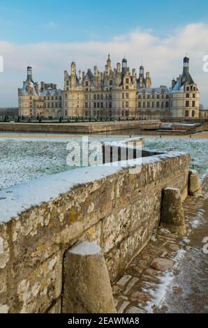 Frankreich, Loir-et-Cher (41), Chambord (UNESCO-Weltkulturerbe), königliche Burg der Renaissance, nach dem Schneefall Stockfoto