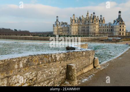 Frankreich, Loir-et-Cher (41), Chambord (UNESCO-Weltkulturerbe), königliche Burg der Renaissance, nach dem Schneefall Stockfoto