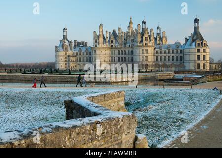 Frankreich, Loir-et-Cher (41), Chambord (UNESCO-Weltkulturerbe), königliche Burg der Renaissance, nach dem Schneefall Stockfoto