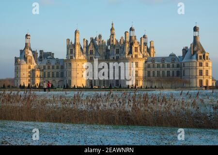 Frankreich, Loir-et-Cher (41), Chambord (UNESCO-Weltkulturerbe), königliche Burg der Renaissance, nach dem Schneefall Stockfoto