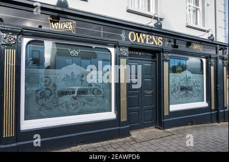 Limavady, Nordirland - 6. Feb 2021: Owens Pub in Limavady Stockfoto