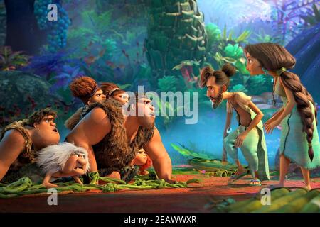 The Croods: A New Age (2020) unter der Regie von Joel Crawford mit Nicolas Cage, Emma Stone und Ryan Reynolds . Die prähistorische Familie die Kroaten werden von einer rivalisierenden Familie, den Bettermans, herausgefordert, die behaupten, besser und weiter entwickelt zu sein. Stockfoto