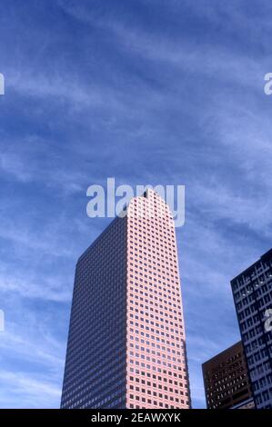 Modernes Hochhausgebäude in Denver, CO Stockfoto