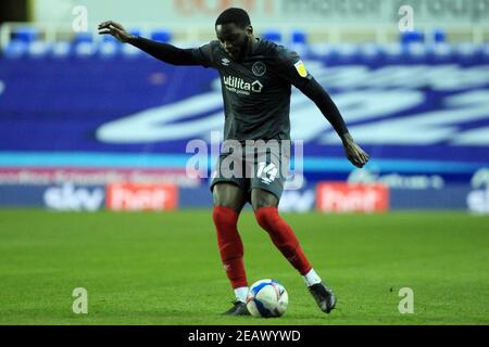 Reading, Großbritannien. Februar 2021, 10th. Josh Dasilva von Brentford in Aktion während des Spiels. EFL Skybet Championship match, Reading V Brentford im Madejski Stadium in Reading am Mittwoch, 10th. Februar 2021. Dieses Bild darf nur für redaktionelle Zwecke verwendet werden. Nur redaktionelle Verwendung, Lizenz für kommerzielle Nutzung erforderlich. Keine Verwendung in Wetten, Spiele oder ein einzelner Club / Liga / Spieler Publikationen. PIC von Steffan Bowen / Andrew Orchard Sport Fotografie / Alamy Live News Kredit: Andrew Orchard Sport Fotografie / Alamy Live News Stockfoto