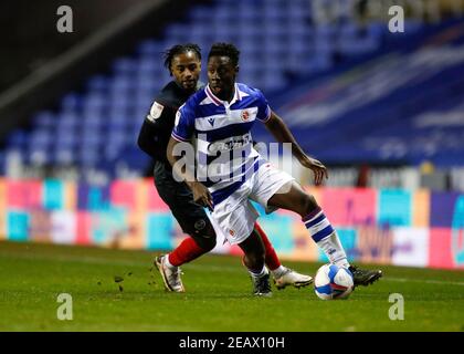 Madejski Stadium, Reading, Berkshire, Großbritannien. Februar 2021, 10th. English Football League Championship Football, Reading versus Brentford; Andy Yiadom of Reading Credit: Action Plus Sports/Alamy Live News Stockfoto