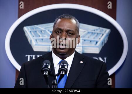 Arlington, Virginia, USA. Februar 2021, 10th. US-Verteidigungsminister Lloyd Austin hält am 10. Februar 2021 im Pentagon in Arlington, Virginia, USA, eine Rede.Quelle: Michael Reynolds/Pool via CNP Quelle: dpa/Alamy Live News Stockfoto