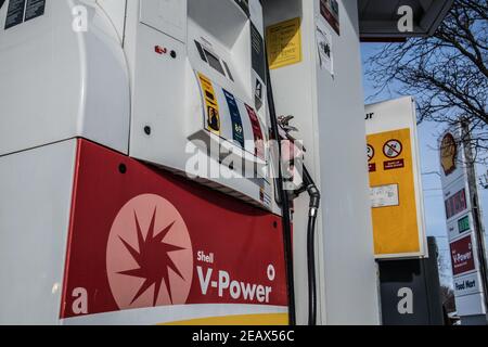 Gaspumpen, genauer betrachtet, Shell. Stockfoto