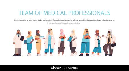 arabisches Team von medizinischen Fachkräften arabische Ärzte in Uniform stehen Zusammen Medizin Gesundheitswesen Konzept horizontale volle Länge kopieren Raum Vektor Abbildung Stock Vektor
