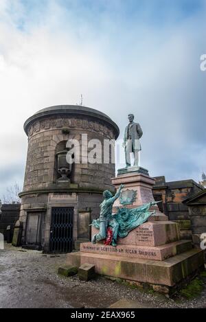 Grab von David Hume und das Denkmal für schottisch-Amerikaner, die im amerikanischen Bürgerkrieg kämpften, Old Calton Cemetery, Edinburgh Stockfoto