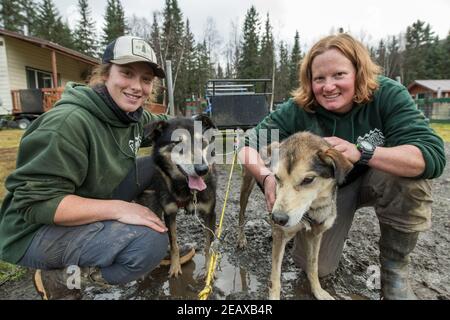 Chena Kennel im Chena Hot Springs Resort in Fairbanks, Alaska bietet Hundeschlittenfahrten im Winter und Hundewagen Fahrten im Sommer Stockfoto