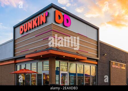 Dunkin' (ehemals Dunkin' Donuts) Kaffee- und Donut-Shop in Snellville, Georgia, östlich von Atlanta am Centerville Highway. (USA) Stockfoto