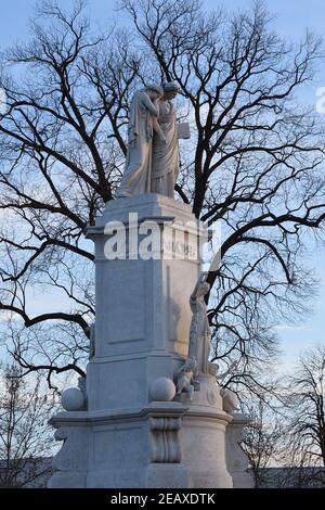 Friedensdenkmal vor dem US-Kapitolgebäude in DC, die Skulptur der weiblichen Figuren Trauer und Geschichte Weinen in Trauer um tote US-Marine starb im Krieg. Stockfoto