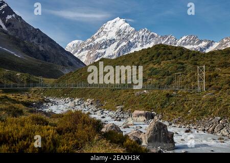 Aoraki Mt Cook über dem Hooker River, Mt Cook Nationalpark Stockfoto