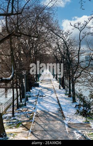 Ile aux Cygnes an der seine nach einem Schneefall - Paris, Frankreich Stockfoto