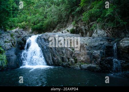 Crystal Cascades Waterfall, Redlynch Valley Barron Gorge National Park Stockfoto