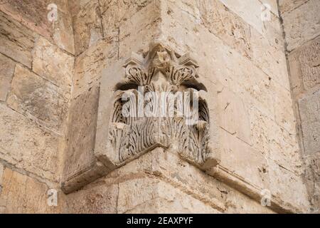 Blumenmotiv und geometrisches Motiv in die Wand am Eingang zum Jaffa-Tor oder Bab al-Khalil, eines von acht Toren der osmanischen Mauern der Altstadt, erbaut im 16. Jahrhundert vom türkischen Sultan Suleiman, dem herrlichen Jerusalem Israel Stockfoto