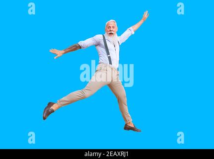 Ältere Menschen springen Stockfoto