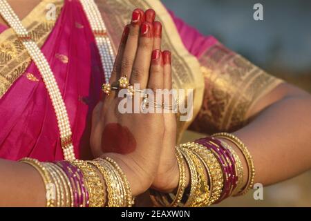 Asien, Indien, Goa, Hand Detail der traditionellen indischen Namaste Grußpose Stockfoto