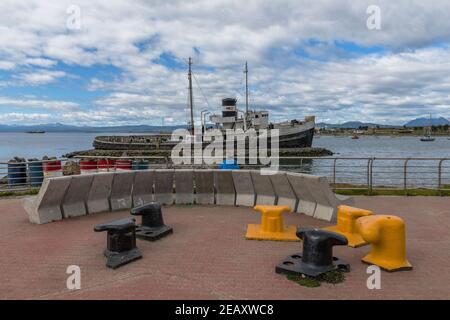 Das Schiffswrack von St. Christopher im Hafen von Ushuaia, Patagonien, Argentinien Stockfoto