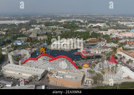 Eine Luftaufnahme von Disney California Adventure und Disneyland Park, Mittwoch, 10. Februar 2021, in Anaheim, Kalif. Stockfoto