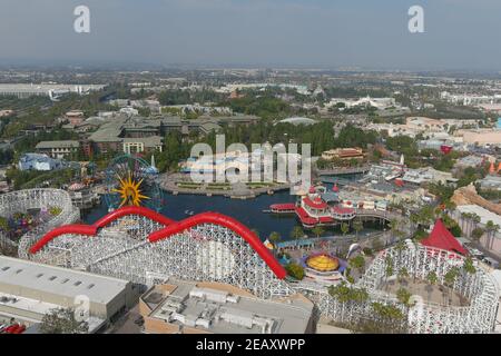 Eine Luftaufnahme von Disney California Adventure und Disneyland Park, Mittwoch, 10. Februar 2021, in Anaheim, Kalif. Stockfoto