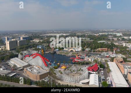 Eine Luftaufnahme von Disney California Adventure und Disneyland Park, Mittwoch, 10. Februar 2021, in Anaheim, Kalif. Stockfoto