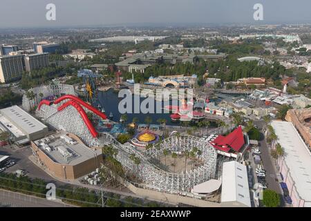 Eine Luftaufnahme von Disney California Adventure und Disneyland Park, Mittwoch, 10. Februar 2021, in Anaheim, Kalif. Stockfoto