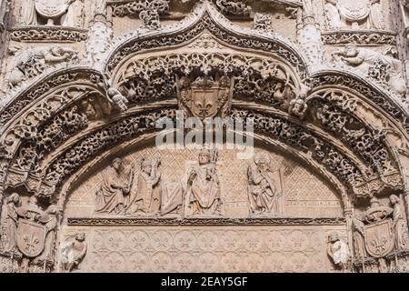 Gotische façade des Colegio de San Gregorio in Valladolid, Spanien. Nationales Skulpturenmuseum Stockfoto