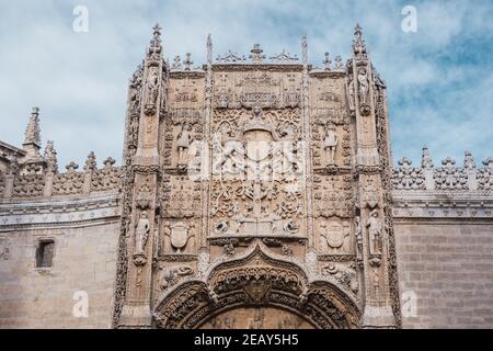 Gotische façade des Colegio de San Gregorio in Valladolid, Spanien. Nationales Skulpturenmuseum Stockfoto