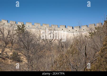 Die große Mauer bei Jiankou – Wild und gefährlich steil Stockfoto