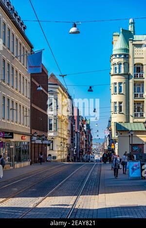 NORRKOPING, SCHWEDEN, 23. APRIL 2019: Blick auf die Drottninggatan Straße im Zentrum von Norrkoping, Schweden Stockfoto