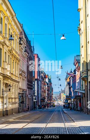 NORRKOPING, SCHWEDEN, 23. APRIL 2019: Blick auf die Drottninggatan Straße im Zentrum von Norrkoping, Schweden Stockfoto